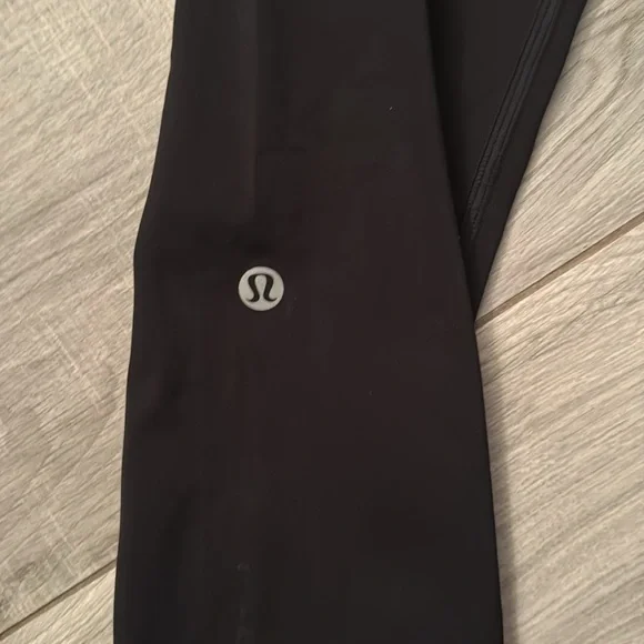 Lululemon - Picture 3 of 5